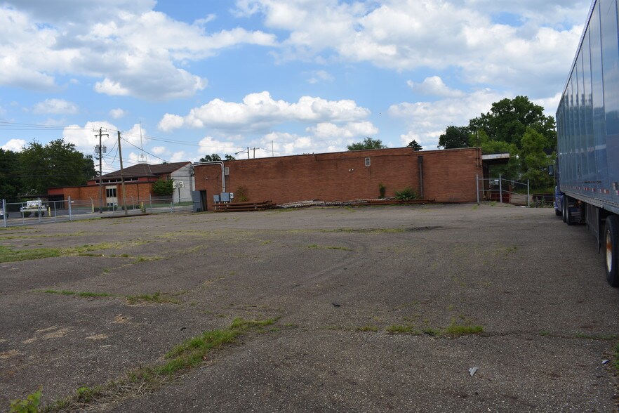 More Photos Of 1038 Triplett Blvd, Akron Manufacturing For Sale
