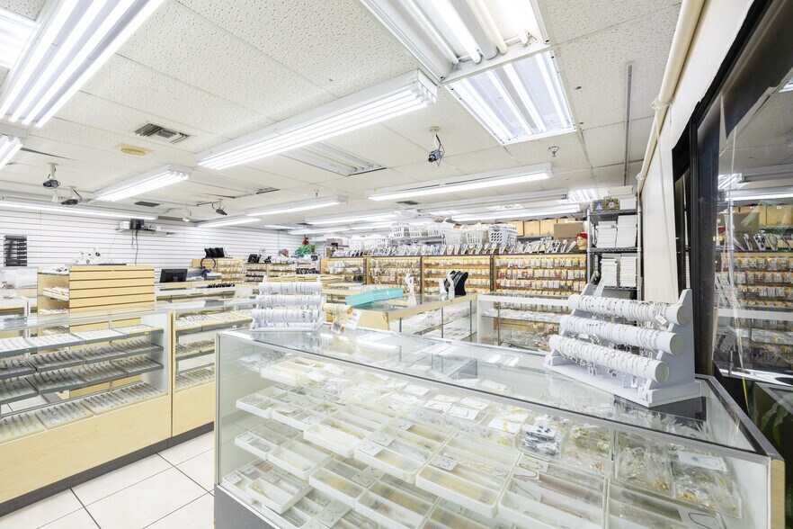 More Photos Of 777 NW 72nd Ave, Miami General Retail For Lease