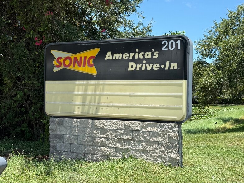 More Photos Of 201 N Congress Ave, West Palm Beach Fast Food For Lease