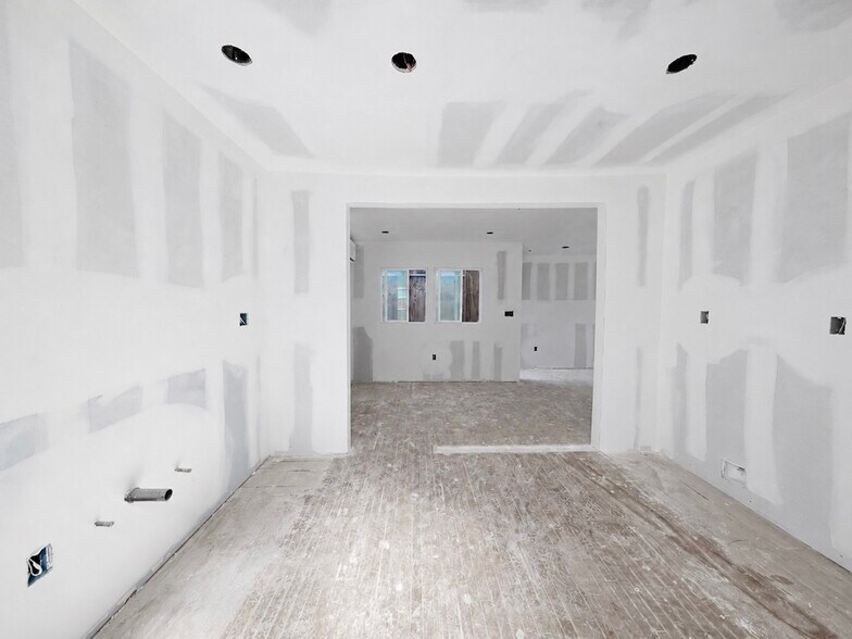 More Photos Of 14426 Friar St, Van Nuys Storefront For Sale