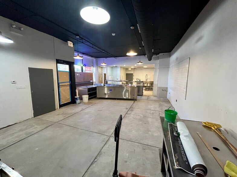 More Photos Of 3400 W Evergreen Ave, Chicago Storefront Retail Residential For Lease