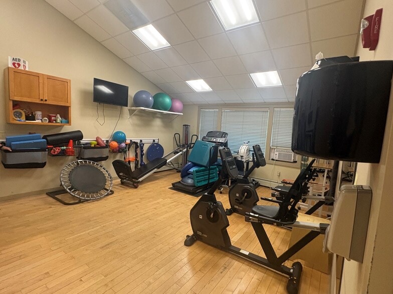 More Photos Of 163 Main St, South Kingstown Medical For Sale