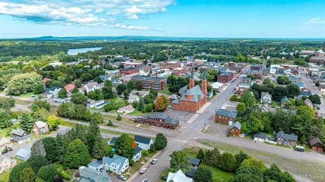 More Photos Of 808 Oak St, Calumet Office For Sale