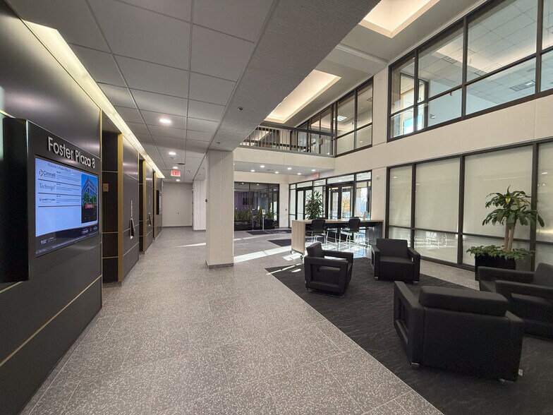 More Photos Of 730 Holiday Dr, Pittsburgh Office For Lease