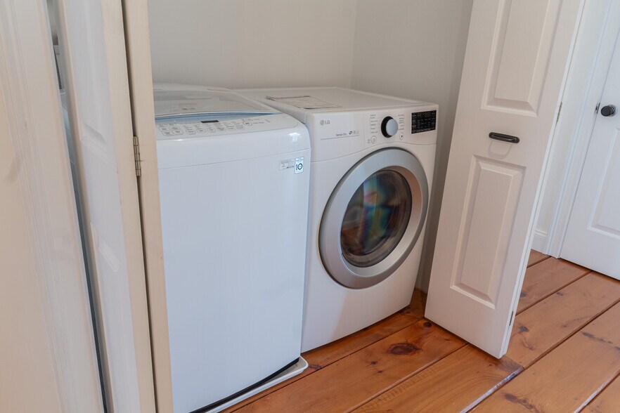 More Photos Of 72 Main St, Wiscasset Storefront Retail Residential For Sale