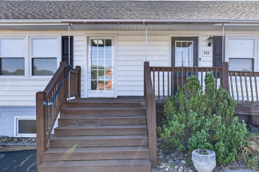 More Photos Of 114 Lexington Tpke, Amherst Medical For Lease