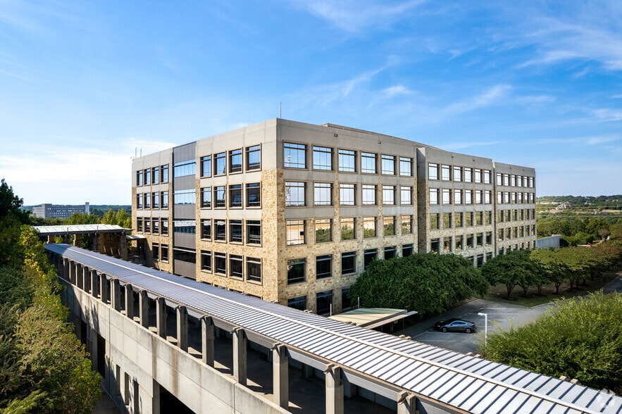 More Photos Of 3150 Sabre Dr, Southlake Office For Lease