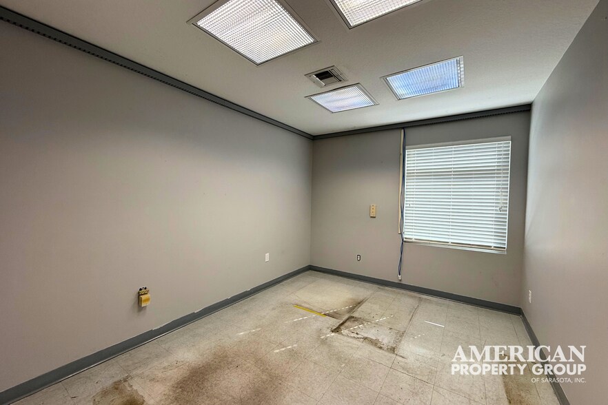 More Photos Of 6055 Porter Way, Sarasota Warehouse For Lease