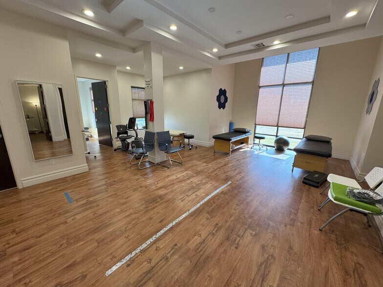 More Photos Of 8014 S 101st East Ave, Tulsa Medical For Lease