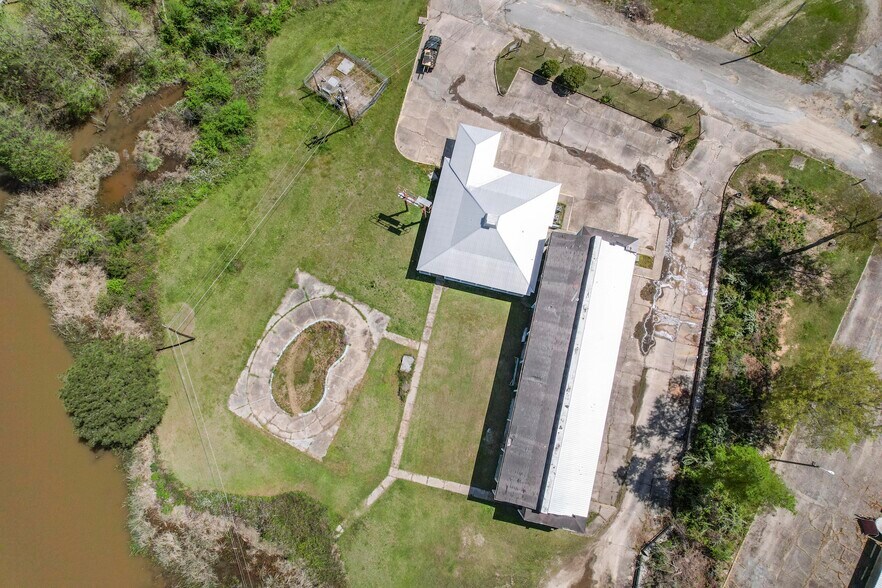 More Photos Of 1010 N Eufaula Ave, Eufaula Hotel For Sale