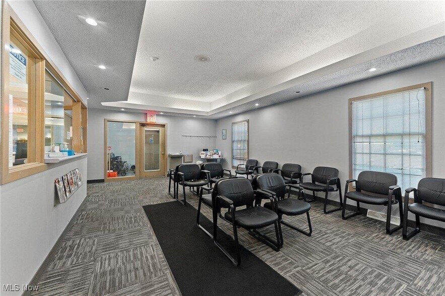 More Photos Of 925 Trailwood Dr, Youngstown Medical For Sale