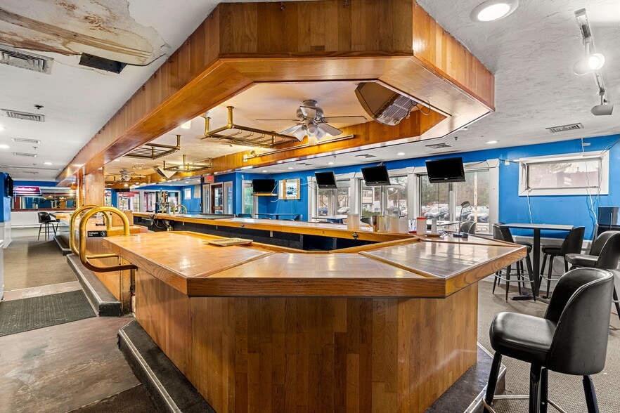 More Photos Of 2212 Main St, Tewksbury General Retail For Sale