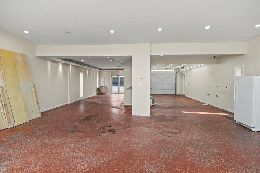 More Photos Of 99 Jericho Tpke, Mineola Freestanding For Sale