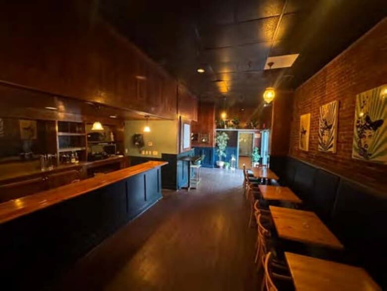 More Photos Of 105 NW 3rd Ave, Portland Storefront Retail Office For Sale