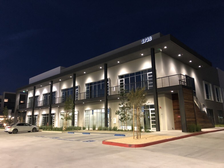 More Photos Of 3738 Bayer Ave, Long Beach Office For Lease