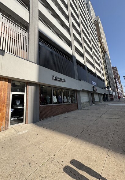 More Photos Of 1116-1120 Grand Blvd, Kansas City Storefront For Lease