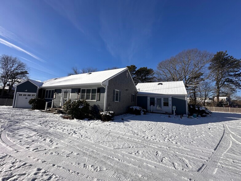 More Photos Of 54 Old Main St, South Yarmouth Flex For Sale