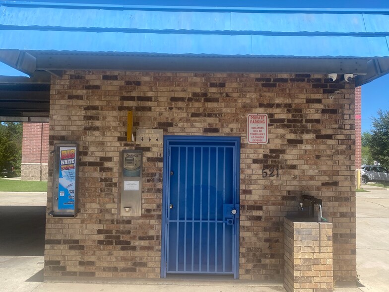 More Photos Of 521 Alegre Vista Dr, Denton Carwash For Sale