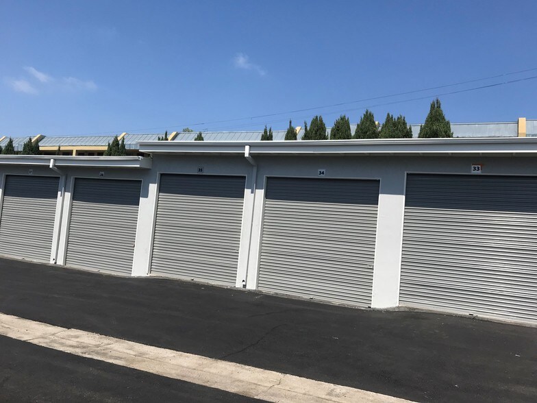 More Photos Of 1648-1652 Newport Blvd, Costa Mesa Self Storage For Lease