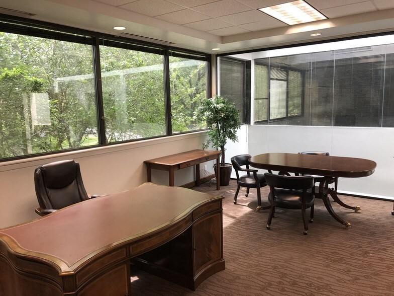 More Photos Of 5295 Hollister St, Houston Office For Sale