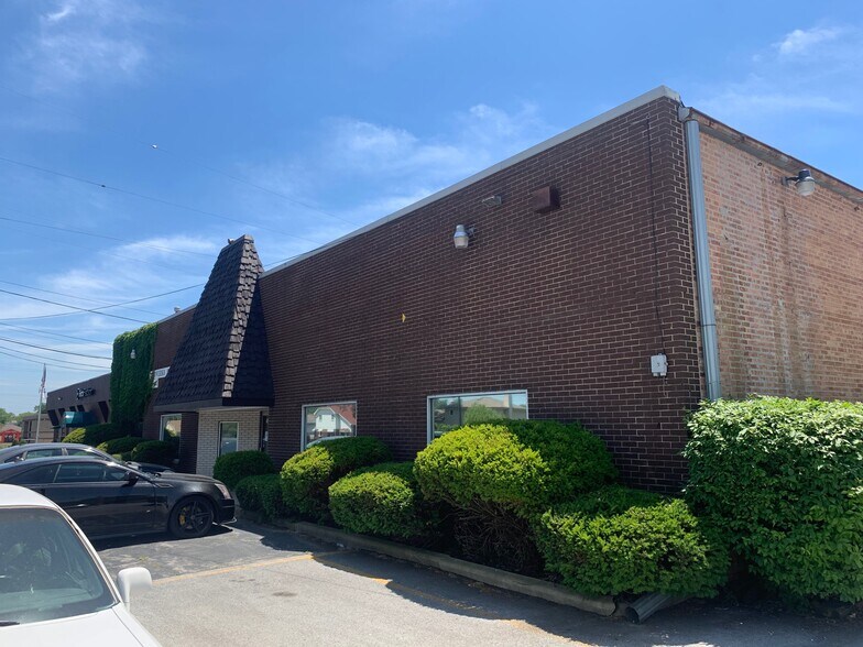 More Photos Of 4901 W 115th St, Alsip Warehouse For Lease