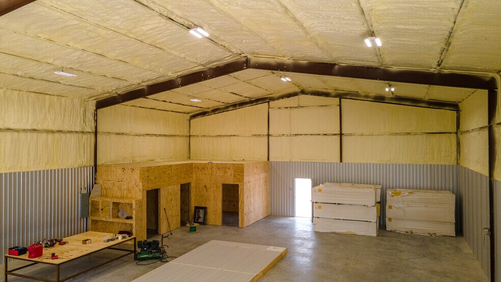 More Photos Of E SH-21 Bryan, Bryan Warehouse For Lease