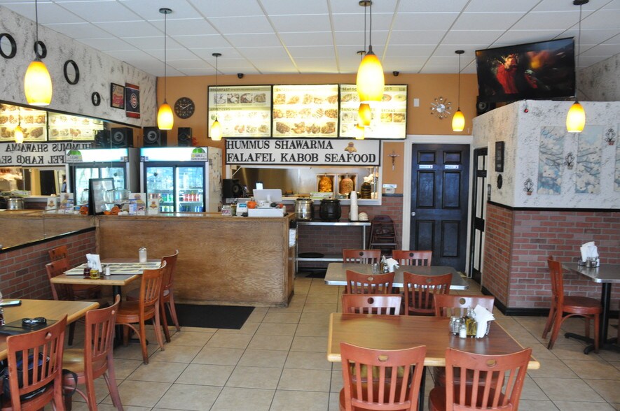 More Photos Of 2011 N Damen Ave, Chicago Restaurant For Sale