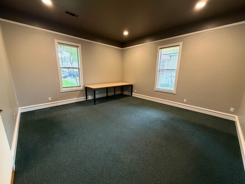 More Photos Of 411 W Main St, Round Rock Unknown For Lease
