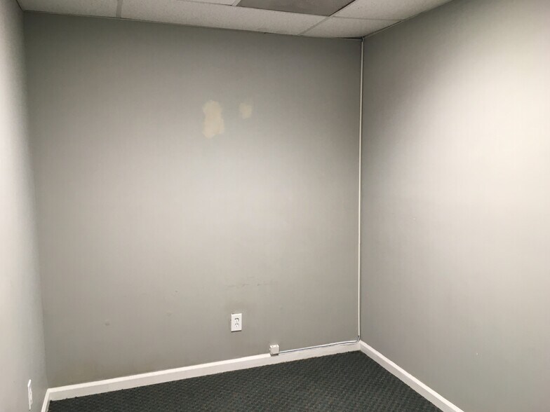 More Photos Of 2225 Ashley Crossing Dr, Charleston Office Residential For Lease