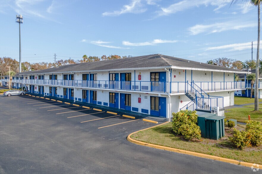 More Photos Of 5995 W Irlo Bronson Memorial Hwy, Kissimmee Hotel For Sale