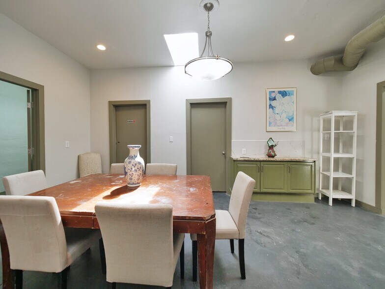 More Photos Of 9614-9616 MacArthur Blvd, Oakland Specialty For Sale