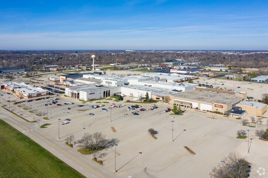 More Photos Of 7200 Harrison Ave, Rockford General Retail For Lease