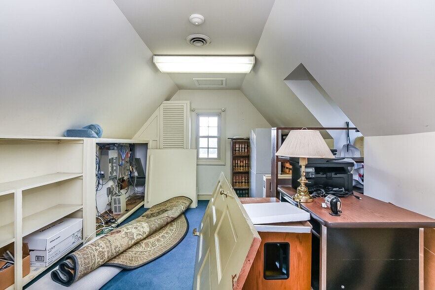 More Photos Of 1900 E Parham Rd, Henrico Office For Sale