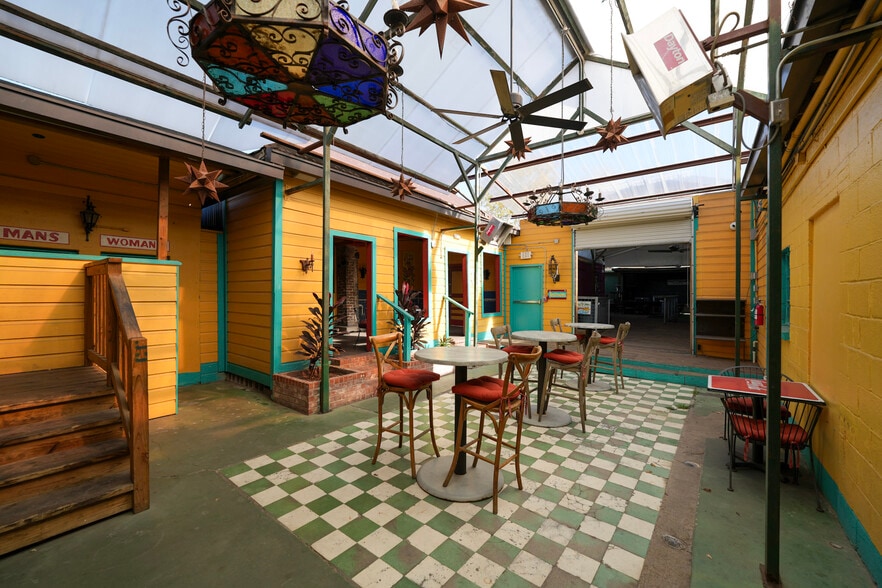 More Photos Of 1403 Nance St, Houston Restaurant For Lease