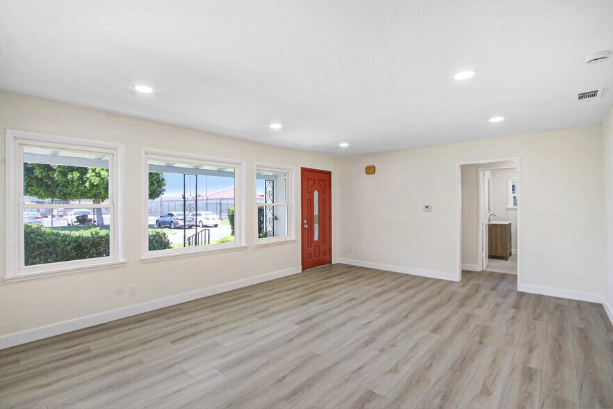 More Photos Of 3879 Dykes Ln, Riverside Apartments For Sale