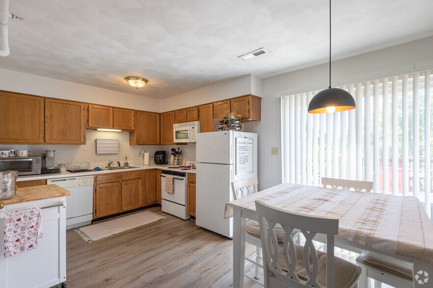 More Photos Of 1300 Cimarron Cir, Fairborn Apartments For Sale