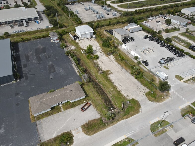 Primary Photo Of 2906 Cargo St, Fort Myers Warehouse For Lease