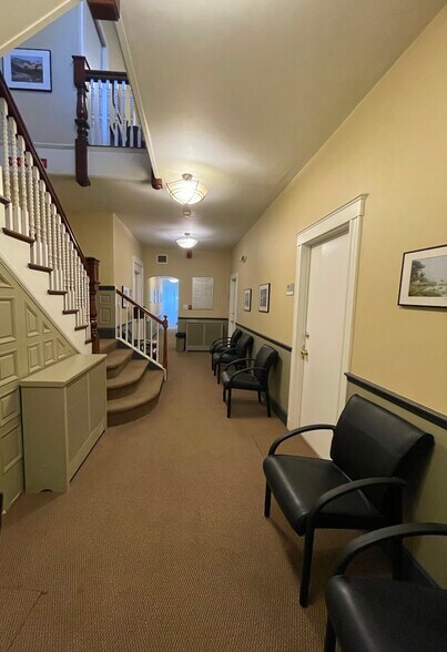 More Photos Of 94 Pleasant St, Arlington Office For Sale