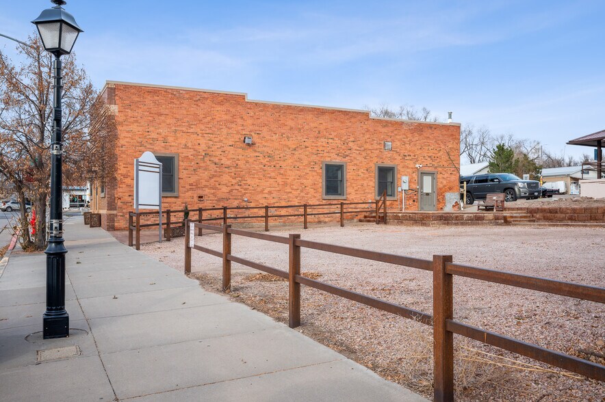 More Photos Of 101 S Big Horn Ave, Moorcroft Flex For Sale