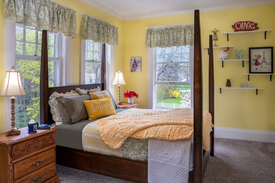 More Photos Of 506 S Oakland St, Saint Johns Hospitality For Sale