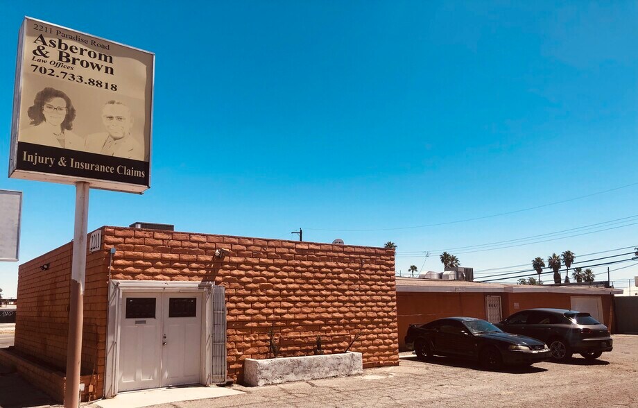 More Photos Of 2211 Paradise Rd, Las Vegas Office For Lease