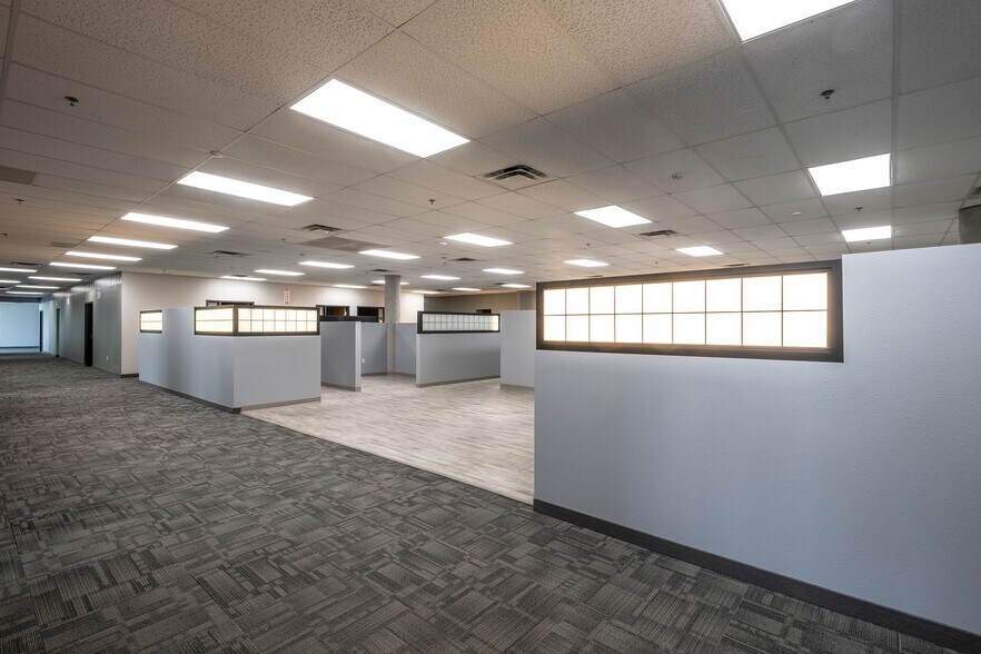 More Photos Of 2250 W Peoria Ave, Phoenix Manufacturing For Lease