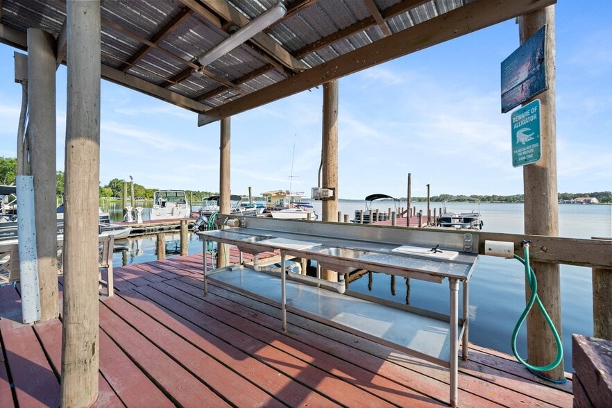 More Photos Of 1485 Lakeview Dr, Deland Hotel For Sale