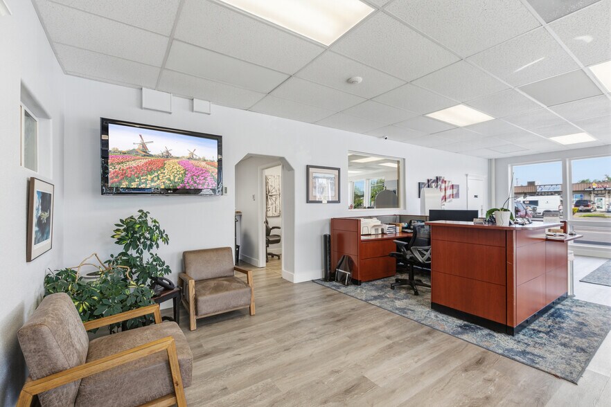 More Photos Of 1202 Commercial Ave, Anacortes Office For Sale