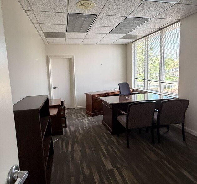 More Photos Of 16415 Village Plaza View Dr, Wildwood General Retail For Lease