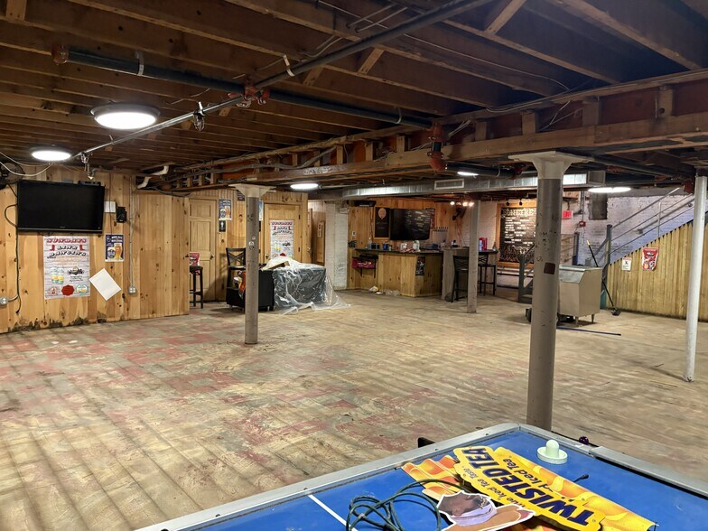 More Photos Of 944 Elm St, Manchester Storefront Retail Office For Lease