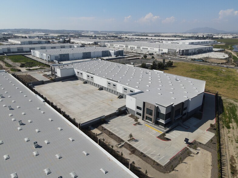 More Photos Of 3175 Wilson Ave, Perris Warehouse For Lease