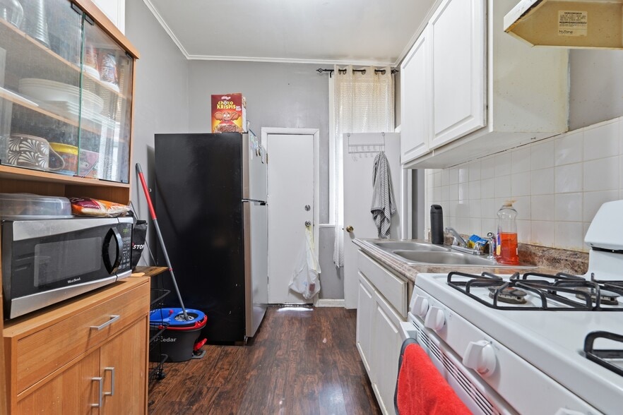 More Photos Of 714-716 Broadway, Bayonne Storefront Retail Residential For Sale