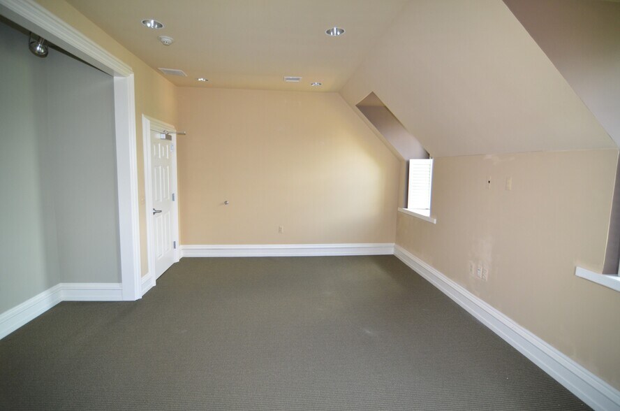 More Photos Of 24 Mine St, Flemington Office For Sale