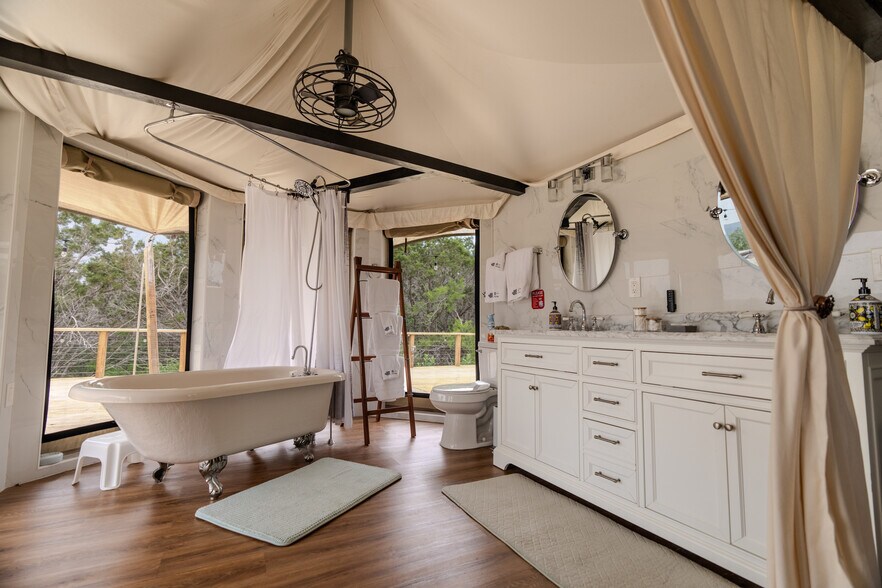 More Photos Of 8209 County Road 340, Burnet Hotel For Sale